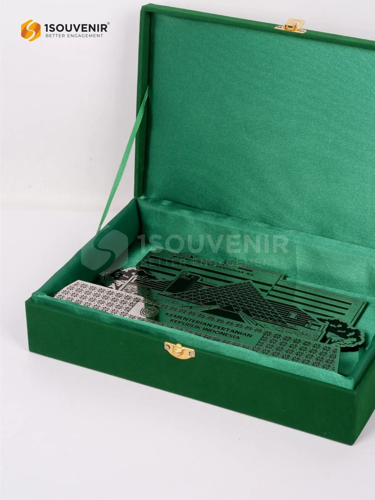 Plakat Logam Kenang-kenangan Kementerian Pertanian Republik Indonesia DETAIL2-PL339 Plakat Logam Kementerian Pertanian