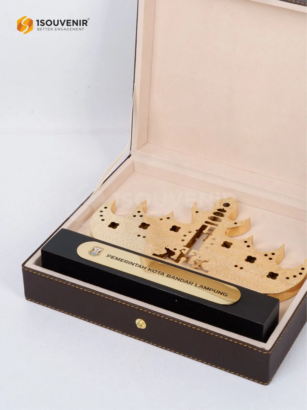 Plakat Logam Mahkota Siger Kenang-kenangan Khas Pemerintah Kota Bandar Lampung DETAIL2-PL342 Plakat Logam Mahkota Siger
