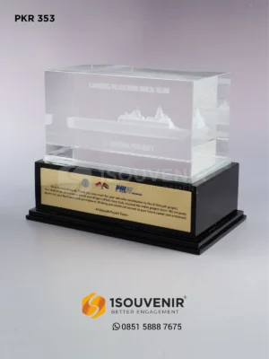 Plakat Kristal Penghargaan Al Marya...