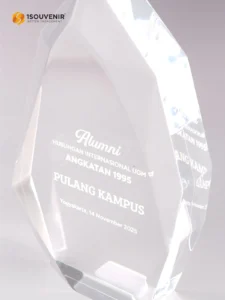 1Souvenir Indonesia DETAIL-PA737 Plakat Akrilik Alumni HI UGM