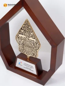 1Souvenir Indonesia DETAIL-PF295 Plakat Frame Kayu Gunungan Customer Day 2025