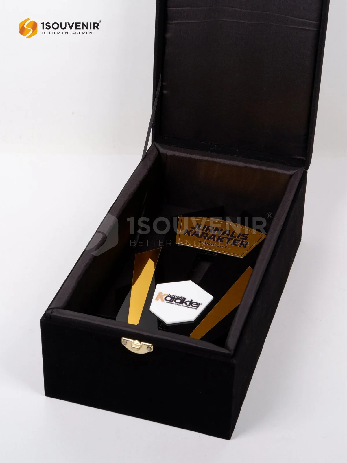 Plakat Akrilik Apresiasi Jurnalis Karakter SMA Syubbanul Wathon DETAIL2-PA755 Plakat Akrilik SMA Syubbanul Wathon