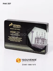 1Souvenir Indonesia PAK337 Plakat Kayu Akrilik Refinery Unit II