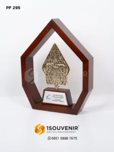 1Souvenir Indonesia PF295 Plakat Frame Kayu Gunungan Customer Day 2025