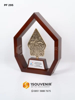 Plakat Frame Kayu Gunungan Pengharg…