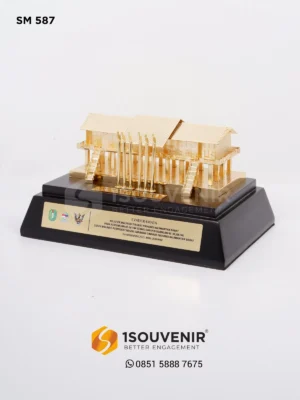 Miniatur Rumah Radakng Kalbar sebag...