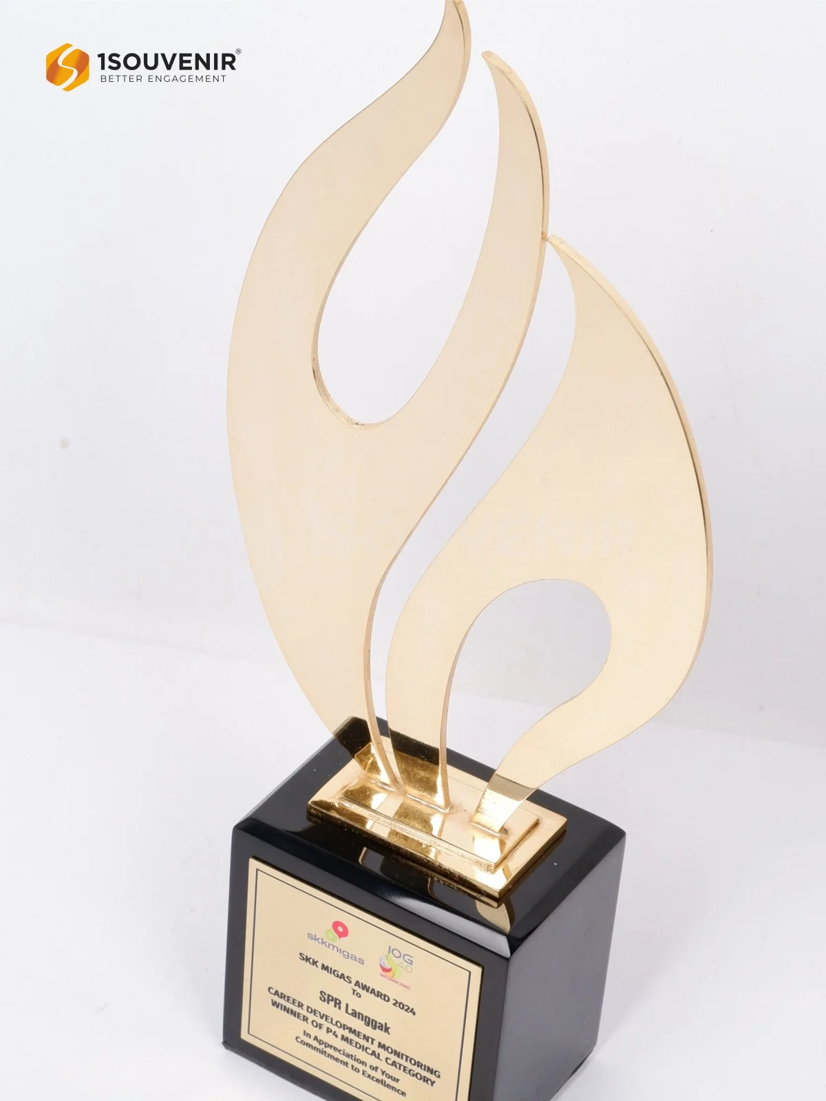 Plakat Logam Penghargaan SKK Migas Award 2024 untuk SPR Langgak DETAIL-PL364 Plakat Logam SKK Migas Award