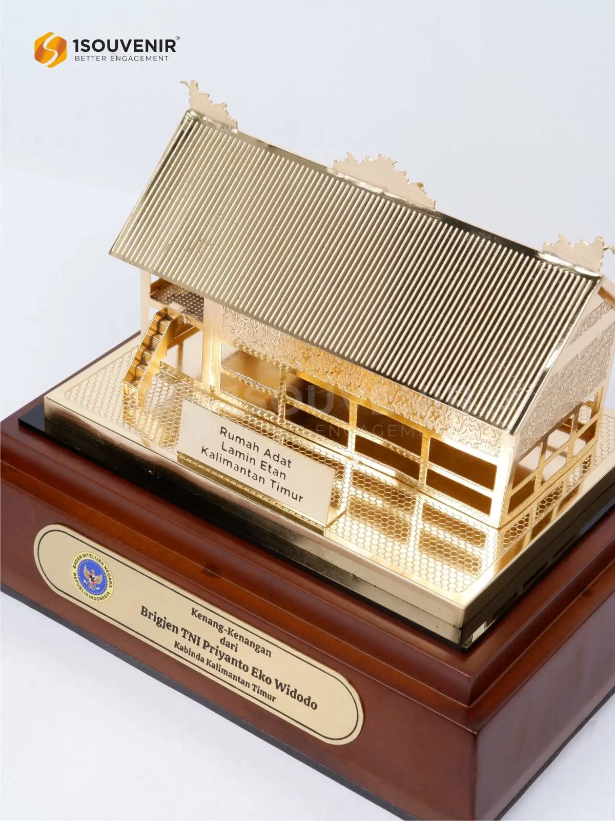 Miniatur Rumah Adat Lamin Etan Kenang-kenangan dari Kabinda Kalimantan Timur DETAIL-SM596 Miniatur Rumah Lamin Etan