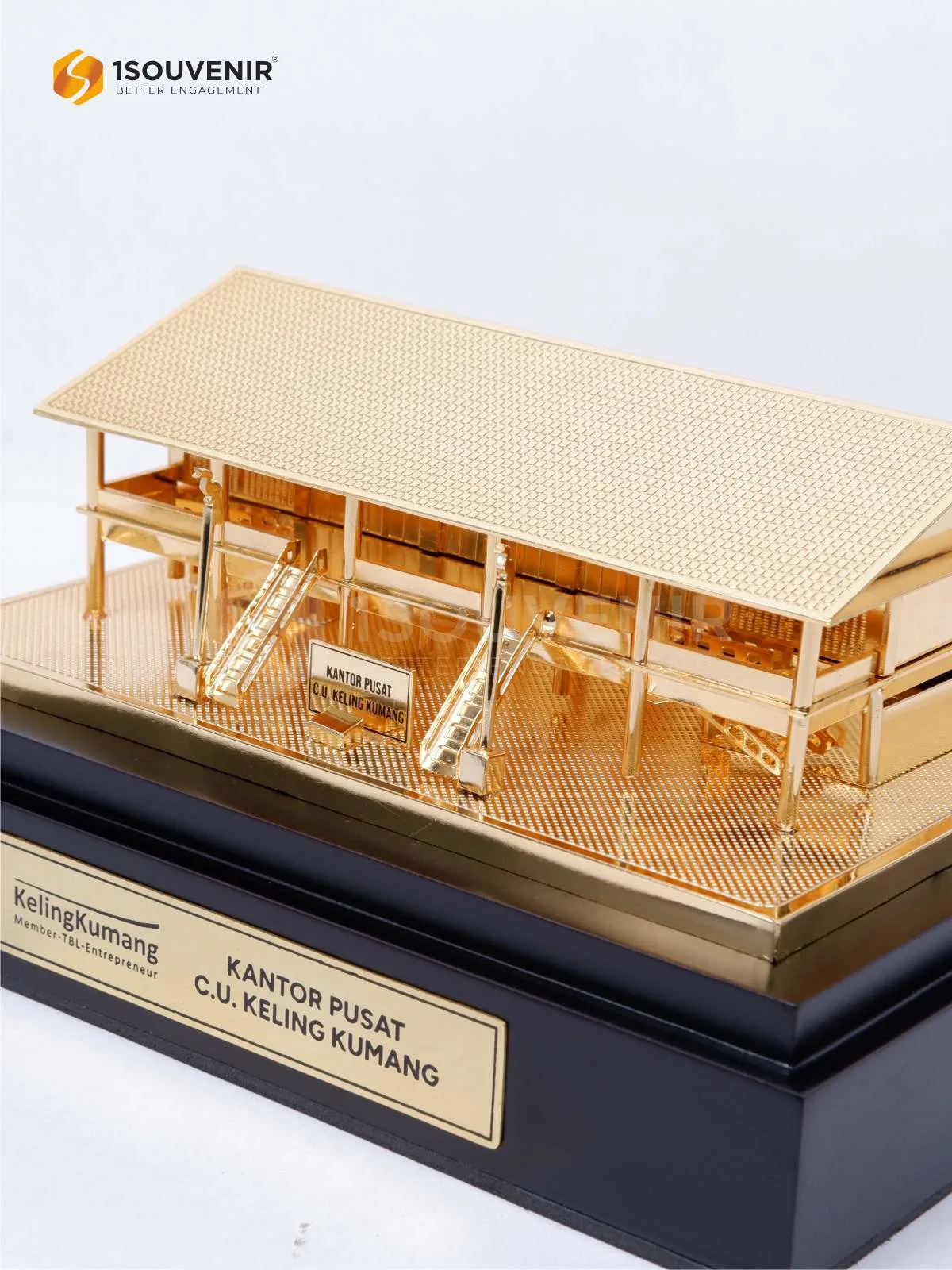 Miniatur Gedung Kantor Pusat Kenang-kenangan dari CU Keling Kumang DETAIL-SM599 Miniatur Kantor Pusat C.U