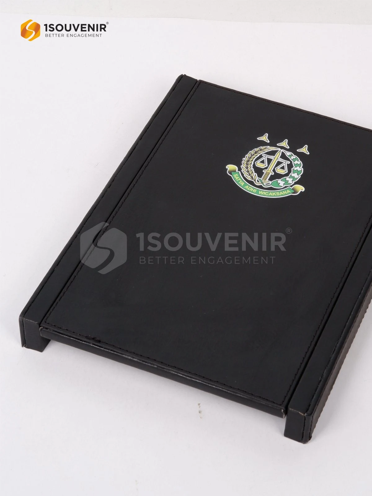 Plakat Kayu Kenang-kenangan dari Kepala Kejaksaaan Tinggi Sulawesi Utara DETAIL2-PK646 Plakat Kayu Kepala Kejaksaaan Tinggi