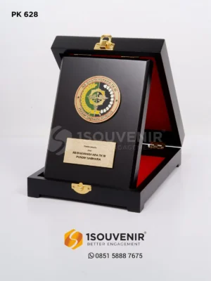 Plakat Kayu Cenderamata dari RS Bha...