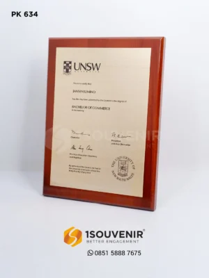 Plakat Kayu Penghargaan Kelulusan d...