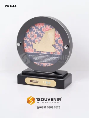 Plakat Kayu Bulat Kenang-kenan...