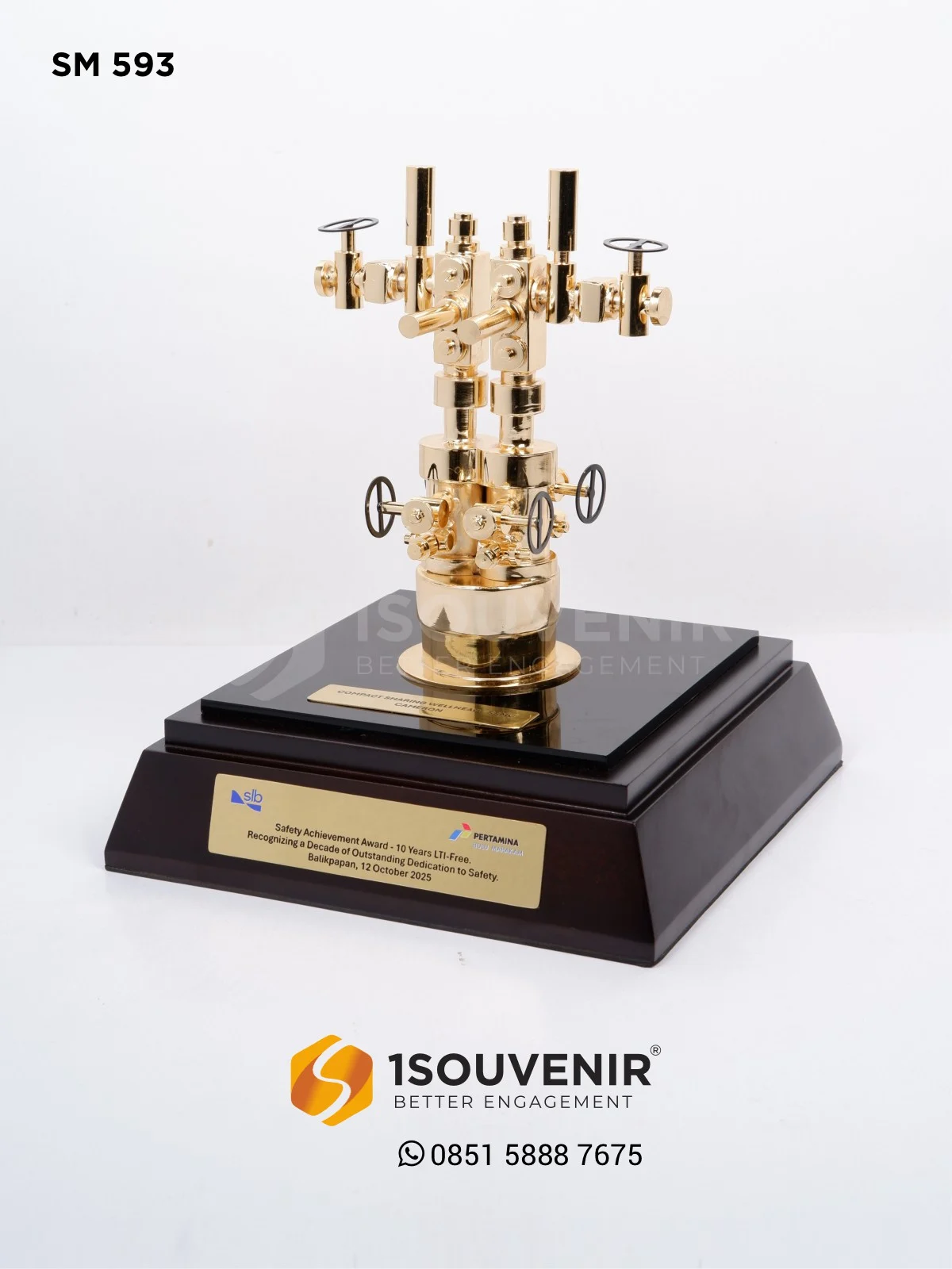 Miniatur Wellhead sebagai Penghargaan Safety Achievement Award dari Pertamina Hulu Mahakam SM593 Miniatur Safety Achievement Award