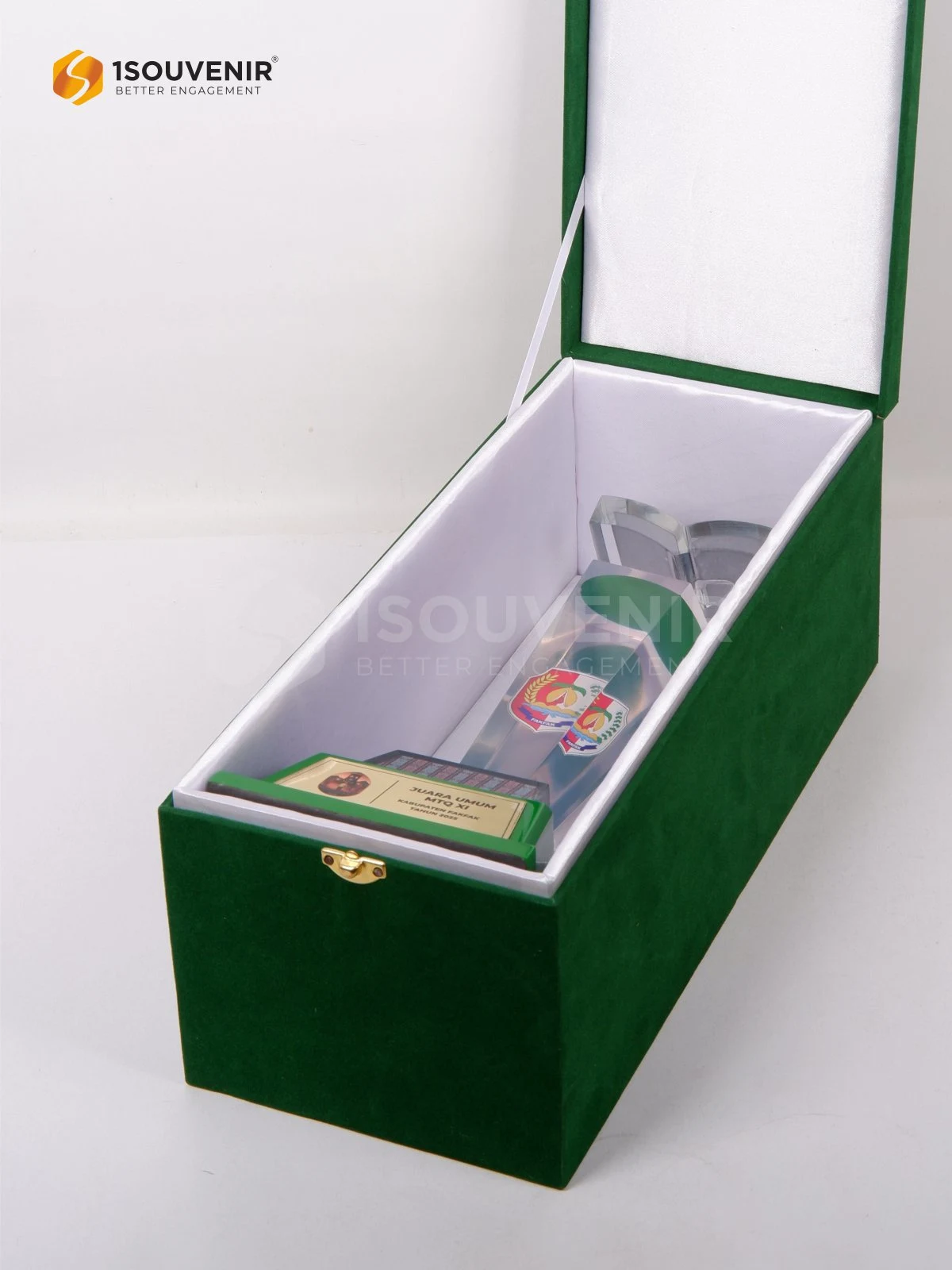 Piala Penghargaan Juara Umum MTQ XI Kabupaten Fakfak Tahun 2025 DETAIL2-MTQ244 Piala MTQ XI Kab Fakfak