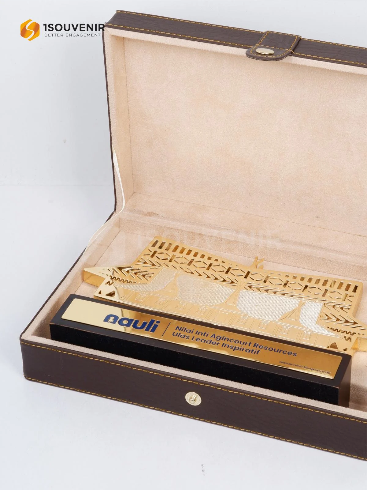 Plakat Logam Rumah Adat Sumatra Cendera Mata Khas NAULI DETAIL2-PL373 Plakat Logam NAULI