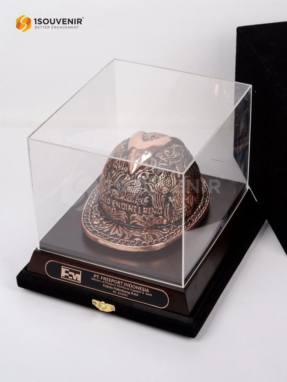 Miniatur Helm Ukir Kenang-kenangan dari PT Freeport Indonesia DETAIL2-SM607 Miniatur PT Freeport Indonesia
