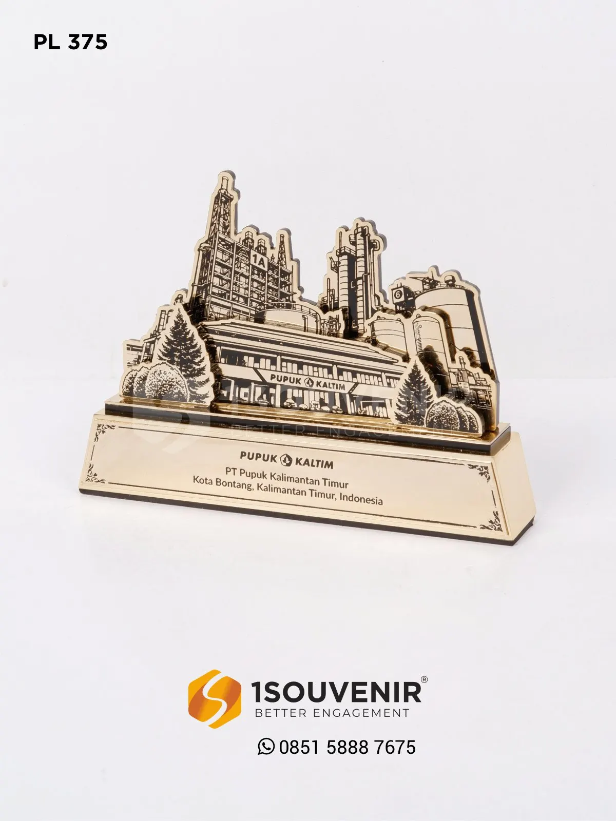 Plakat Logam Pabrik Kenang-kenangan dari PT Pupuk Kaltim PL375 Plakat Logam Pabrik Pupuk Kaltim