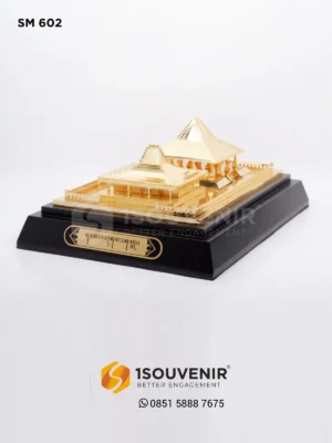 Miniatur Cendera Mata Ikonik Rumah…