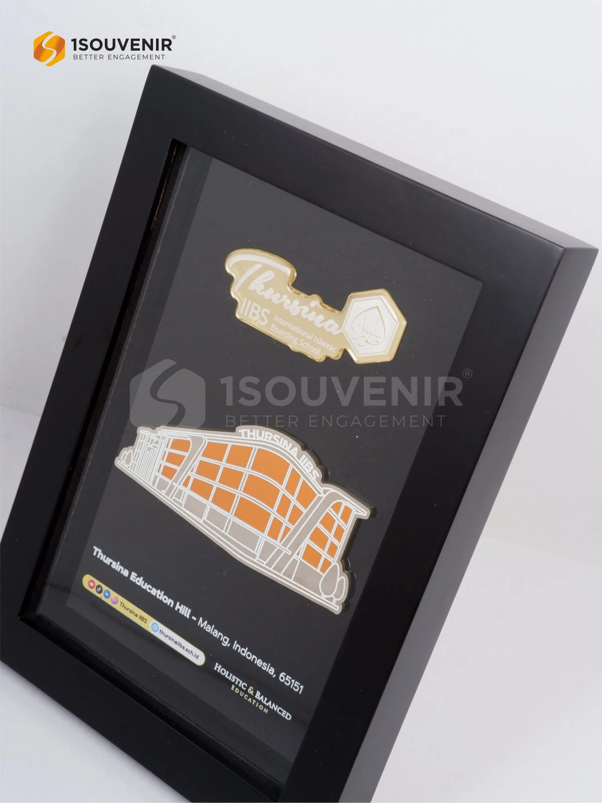 Plakat Frame Kenang-kenangan dari Thursina Education Hill DETAIL-PF309 Plakat Frame Thursina Education Hill