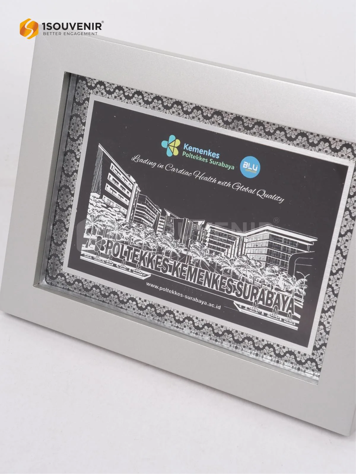 Plakat Frame Cendera Mata Poltekkes Kemenkes Surabaya DETAIL-PF314 Plakat Frame Poltekkes Kemenkes Surabaya