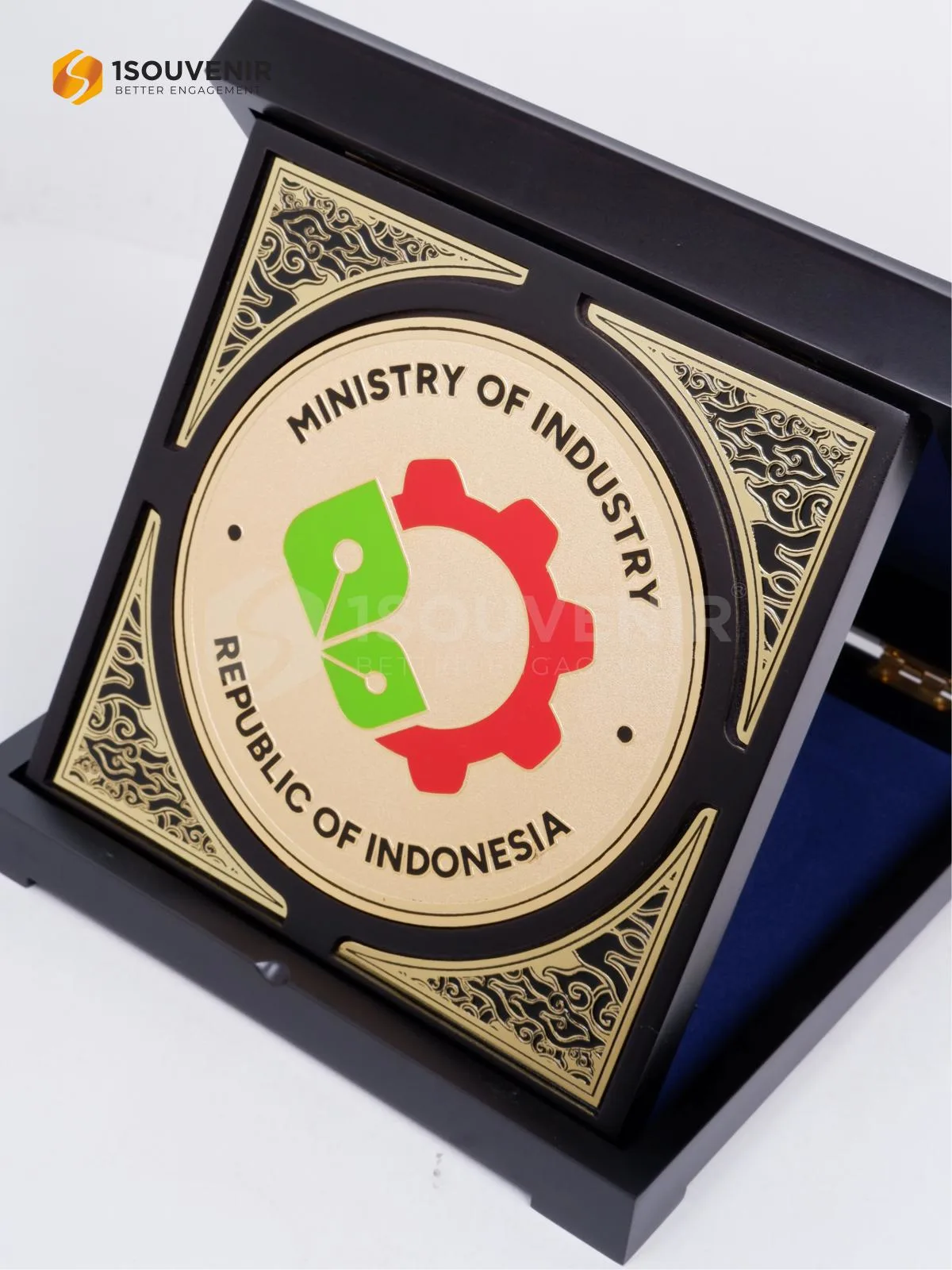 Plakat Kayu Kenang-kenangan dari Ministry of Industry Republic of Indonesia DETAIL-PK672 Plakat Kayu Ministry of Industry