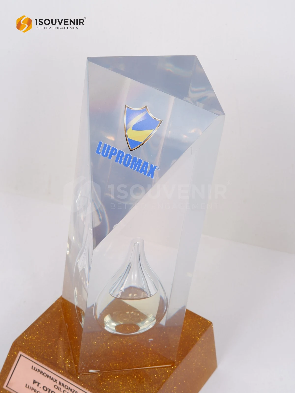 Plakat Resin Penghargaan Lupromax Distributor Gathering untuk PT Oto Wira Eka Nusa DETAIL-PR343 Plakat Resin Lupromax Distributor Gathering