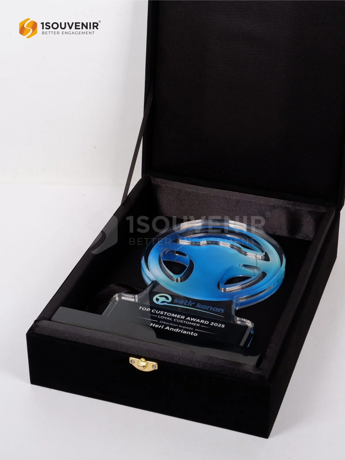 Plakat Akrilik Penghargaan Top Customer Award 2025 untuk Loyal Customer dari Setir Kanan DETAIL2-PA775 Plakat Akrilik Top Customer Award 2025
