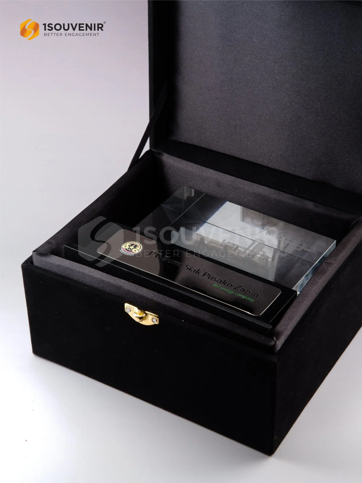 Plakat Kristal Cendera Mata dari PT Bumi Siak Pusako Zapin DETAIL2-PKR354 Plakat Kristal PT Bumi Siak