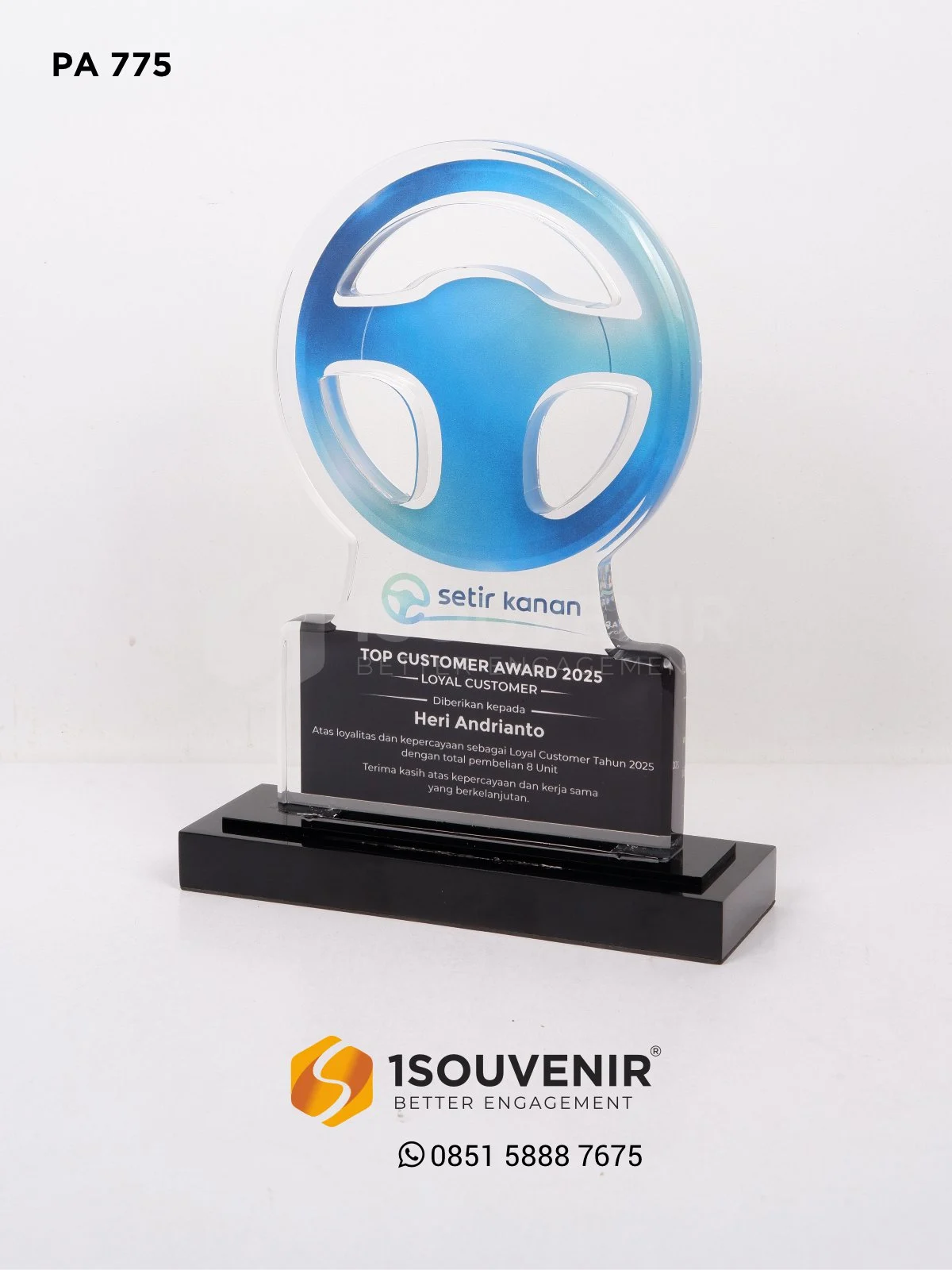 Plakat Akrilik Penghargaan Top Customer Award 2025 untuk Loyal Customer dari Setir Kanan PA775 Plakat Akrilik Top Customer Award