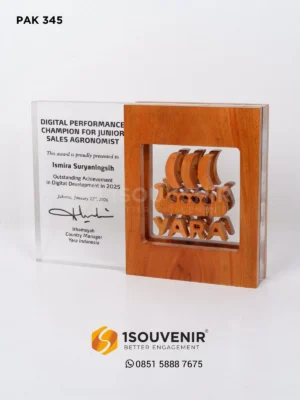 Plakat Kayu Akrilik Penghargaan Dig…