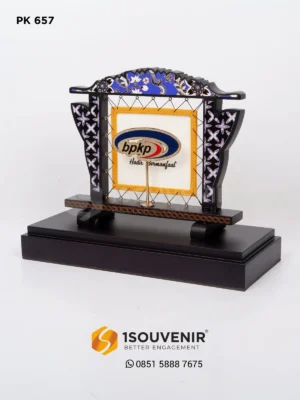 Plakat Kayu Kenang-kenangan dari BP...