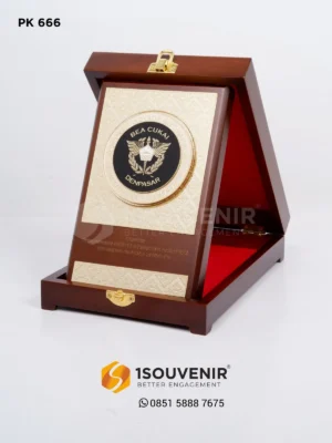 Plakat Kayu Kenang-kenangan dari Be…