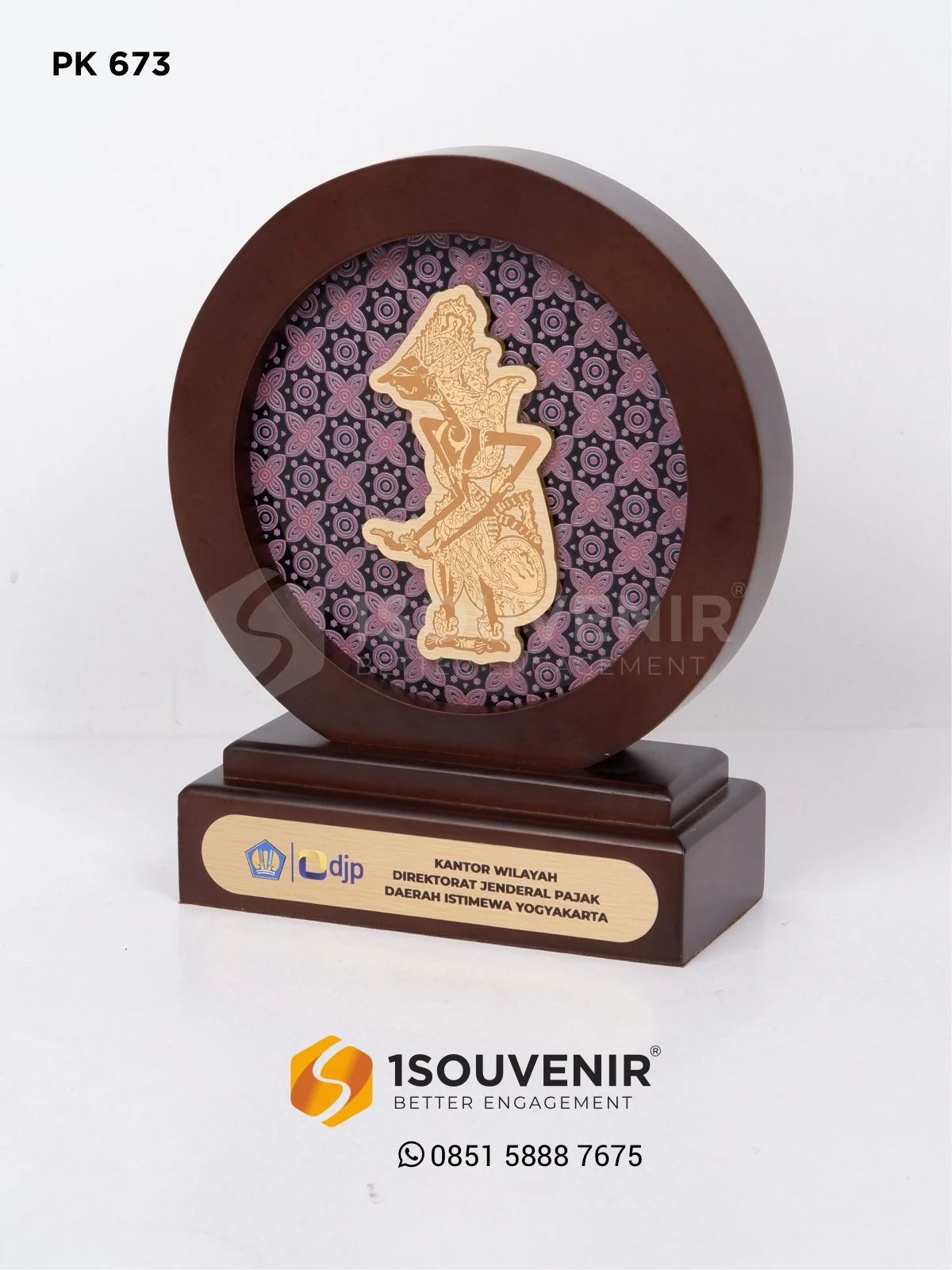 Plakat Kayu Bulat Wayang Cendera Mata DJP Kanwil DIY PK673 Plakat Kayu Bulat Wayang DJP Kanwil DIY