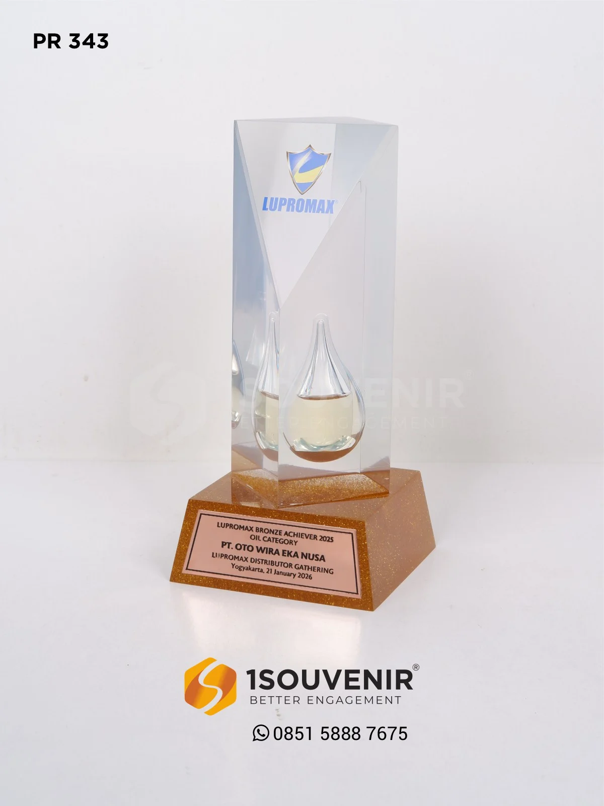 Plakat Resin Penghargaan Lupromax Distributor Gathering untuk PT Oto Wira Eka Nusa PR343 Plakat Resin Lupromax Distributor Gathering