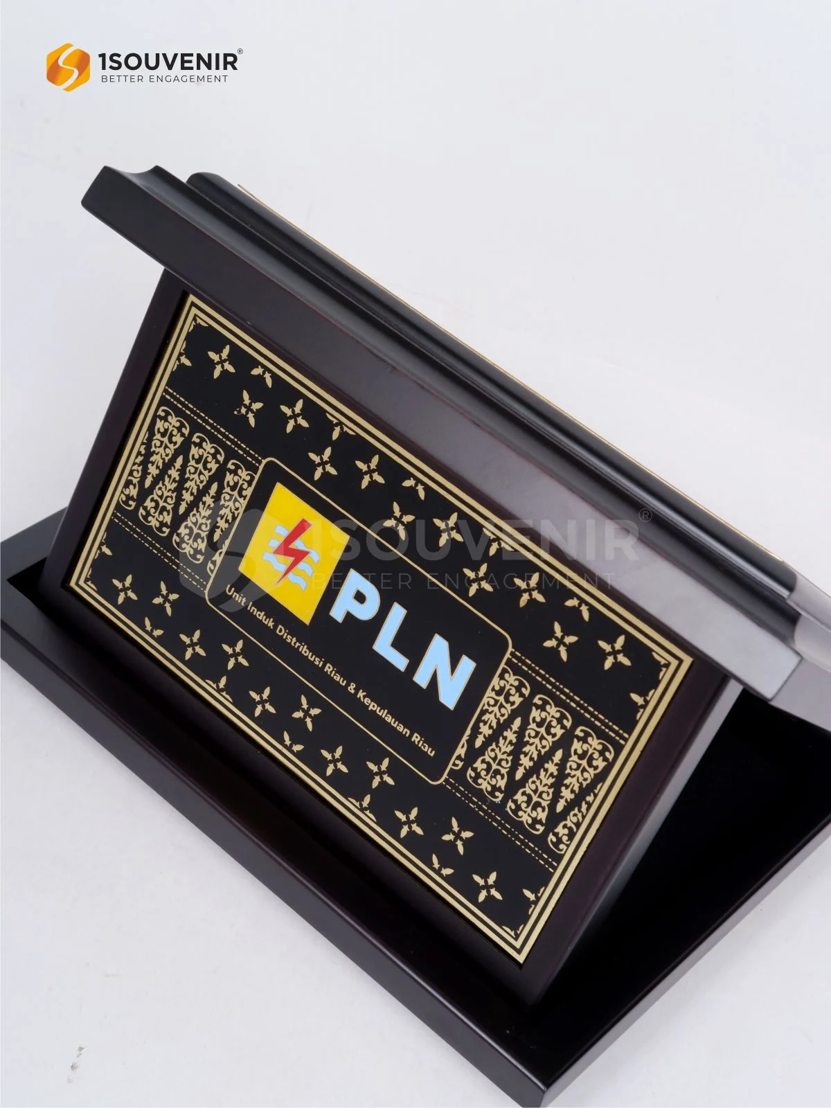 DETAIL-PK686 Plakat Kayu PLN UID Riau