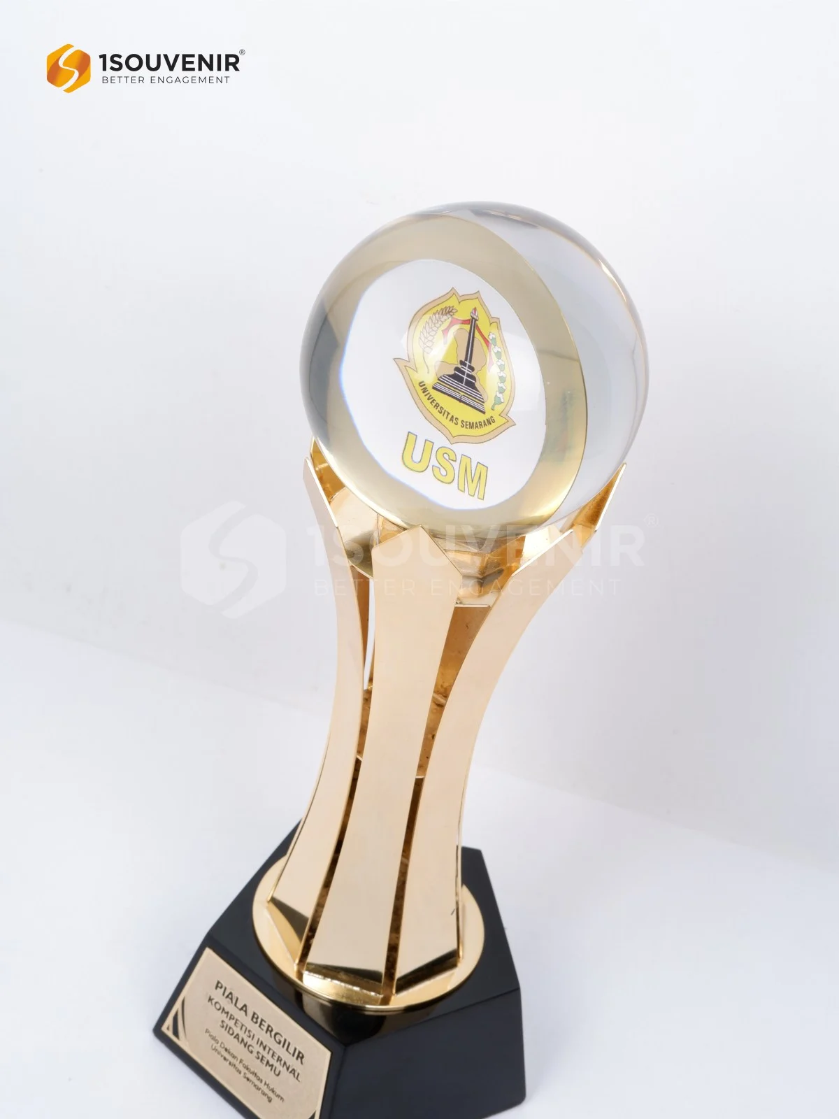 Piala Bergilir Kompetisi Internal Sidang Semu Fakultas Hukum Universitas Semarang DETAIL-TB280 Piala Bergilir Kompetisi Internal Sidang Semu