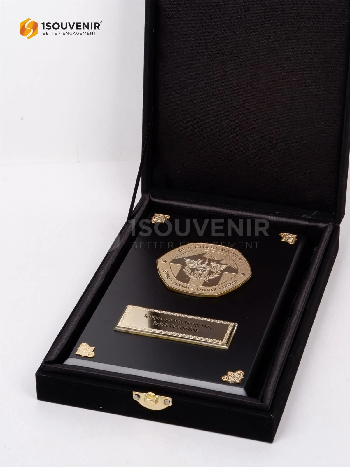 Plakat Kayu Cendera Mata dari Bea Cukai Madiun DETAIL2-PK684 Plakat Kayu Bea Cukai Madiun