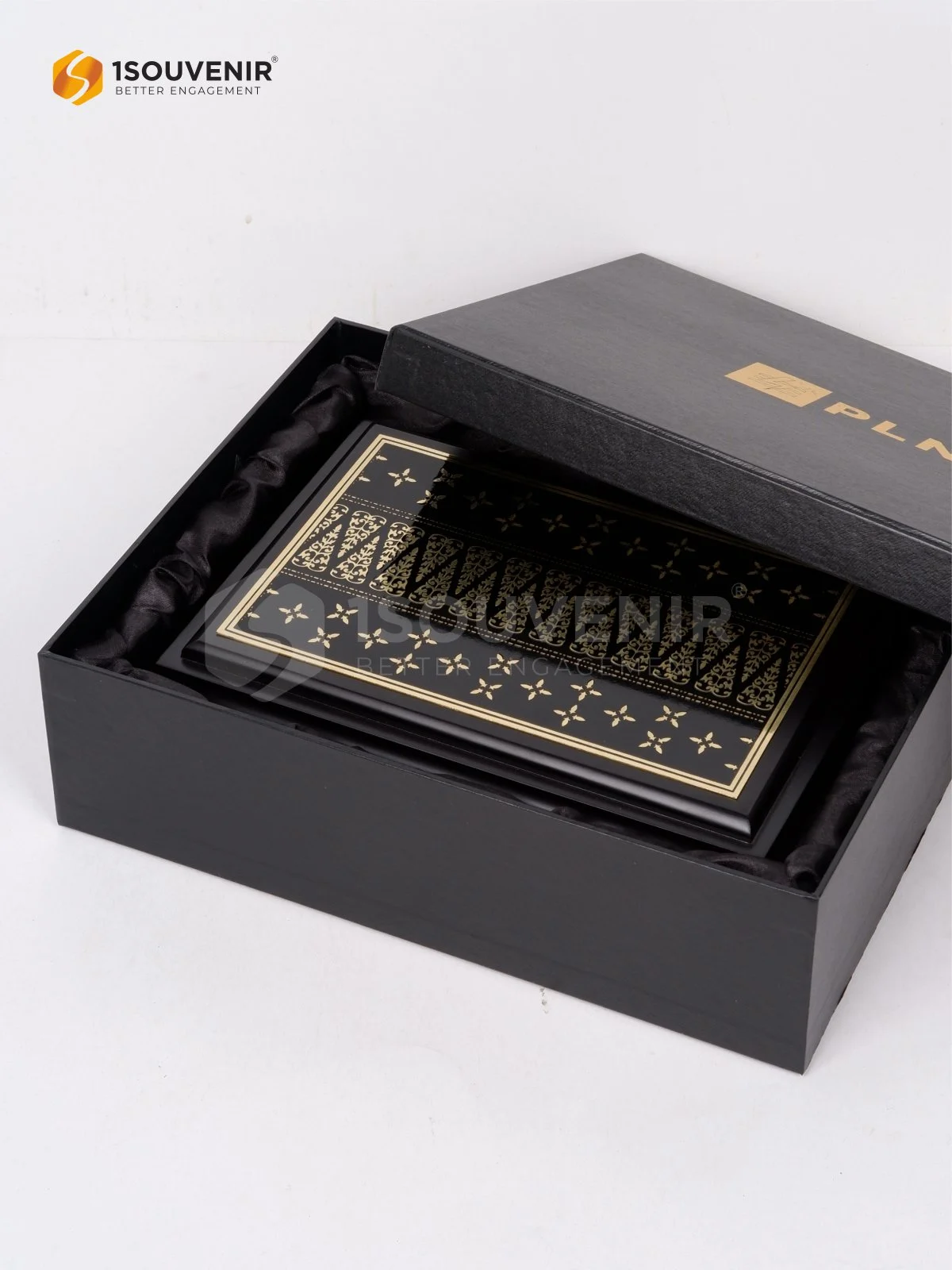 Plakat Kayu Kenang-kenangan dari PLN Unit Induk Distribusi Riau dan Kepulauan Riau DETAIL2-PK686 Plakat Kayu PLN UID Riau