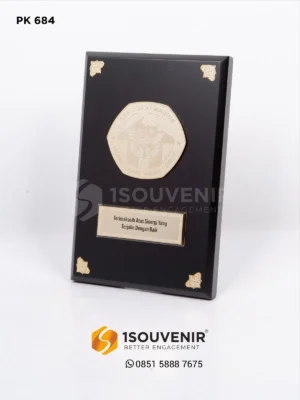 Plakat Kayu Cendera Mata dari Bea C...