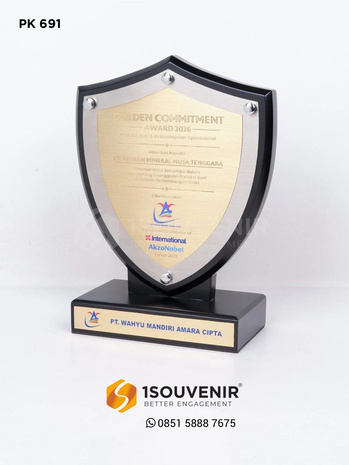 Plakat Kayu Golden Commitment Award Penghargaan dari PT Wahyu Mandiri Amara Cipta untuk PT Amman Mineral Nusa Tenggara PK691 Plakat Kayu Golden Commitment Award