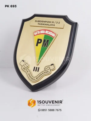 Plakat Kayu Perisai Cendera Ma...