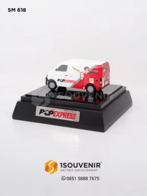 Miniatur Mobil Ekspedisi Kenang-ken…