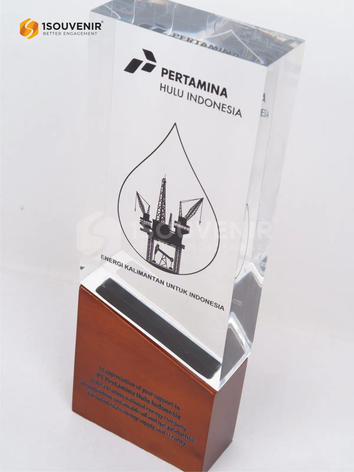 Plakat Kayu Akrilik Energi Kalimantan untuk Indonesia dari PT Pertamina Hulu Indonesia DETAIL-PAK362 Plakat Kayu Akrilik Energi Kalimantan
