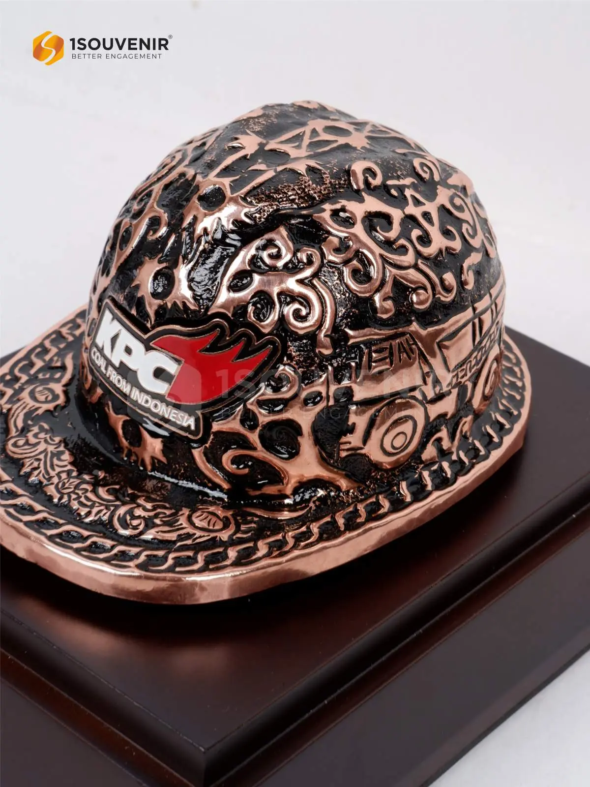Miniatur Helm Ukir Cendera Mata dari PT Kaltim Prima Coal DETAIL-SM639 Miniatur PT KPC
