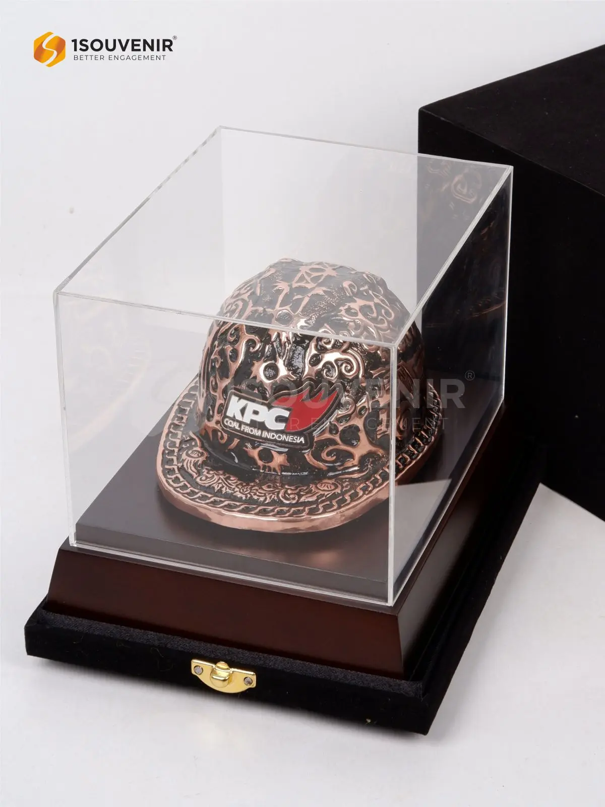 Miniatur Helm Ukir Cendera Mata dari PT Kaltim Prima Coal DETAIL2-SM639 Miniatur PT KPC