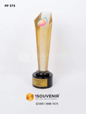 Piala Penghargaan Lomba Perahu Trad...
