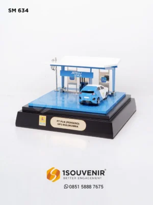 Miniatur SPKLU Cendera Mata dari PT...