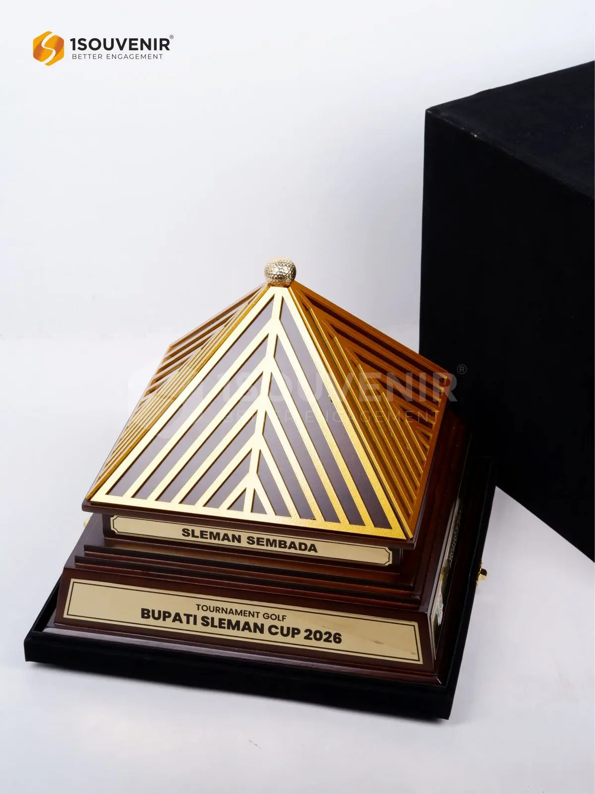Piala Penghargaan Turnamen Golf Bupati Sleman Cup DETAIL2-TG224 Piala Golf Bupati Sleman Cup