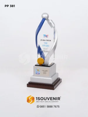 Piala Penghargaan TMI Award Mei 202...